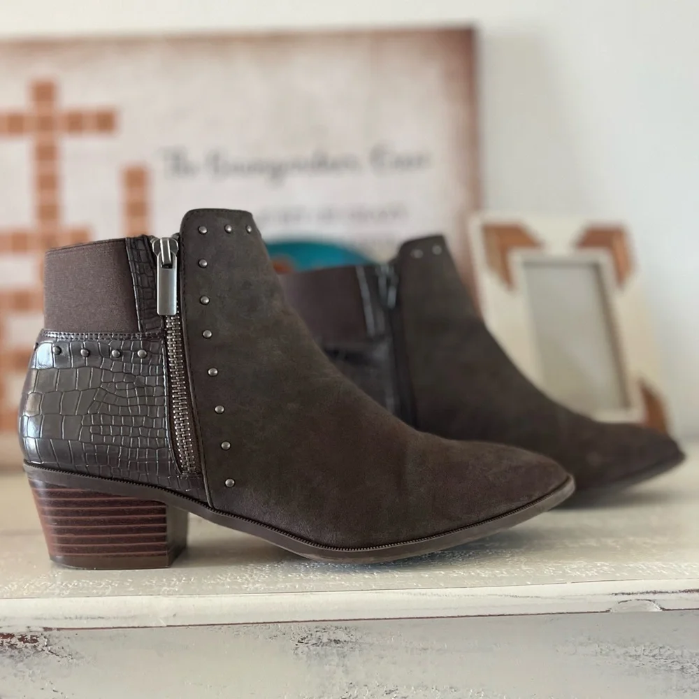 Brown Suede Ankle Booties Side Zip Croc Embossed Studded Low Block Heel 🔥